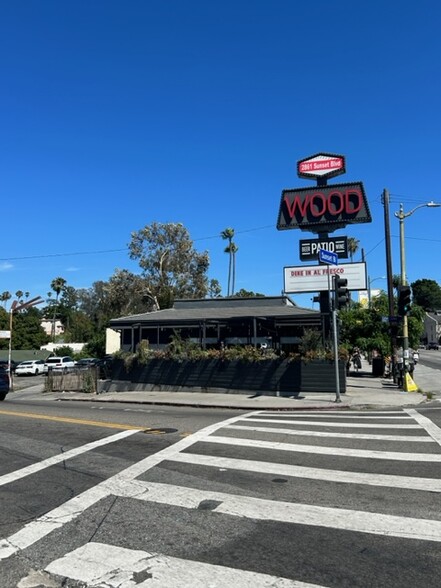 2861 W Sunset Blvd, Los Angeles, CA for lease - Primary Photo - Image 1 of 18