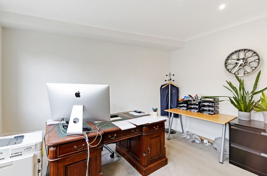 78 High St, London for lease - Interior Photo - Image 2 of 6