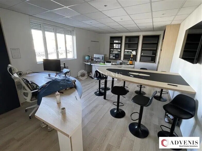 Flex in Bègles for lease - Interior Photo - Image 3 of 6