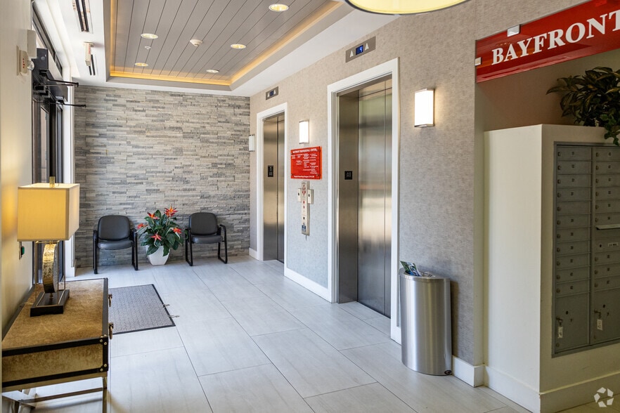 1333 3rd Ave S, Naples, FL for sale - Lobby - Image 3 of 4