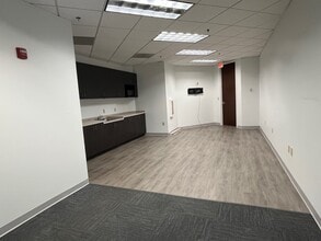 2675 Breckinridge Blvd, Duluth, GA for lease Building Photo- Image 2 of 11