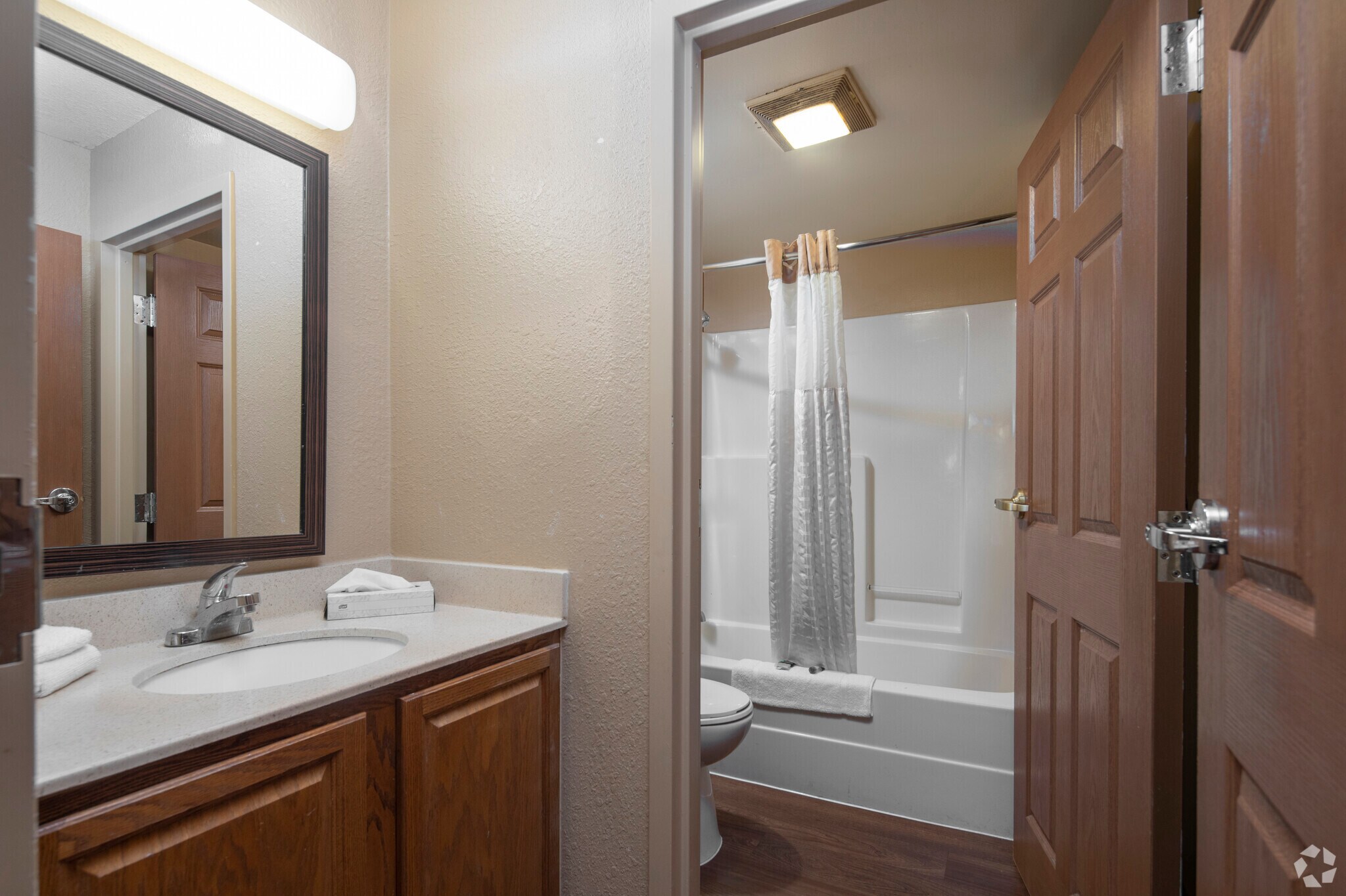 572 E Beasley Rd, Jackson, MS 39206 Suburban Studios Jackson East Beasley Road