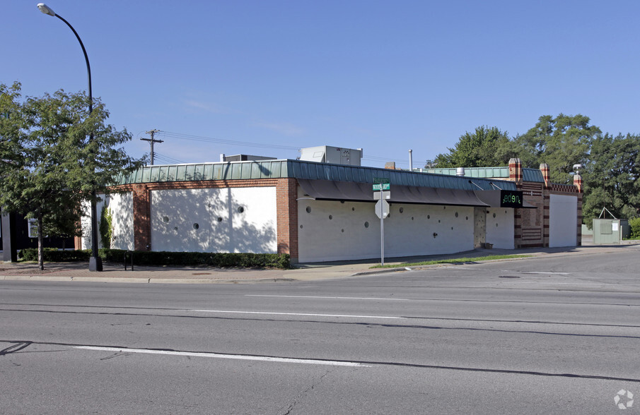 22061 Woodward Ave, Ferndale, MI for lease - Building Photo - Image 2 of 6