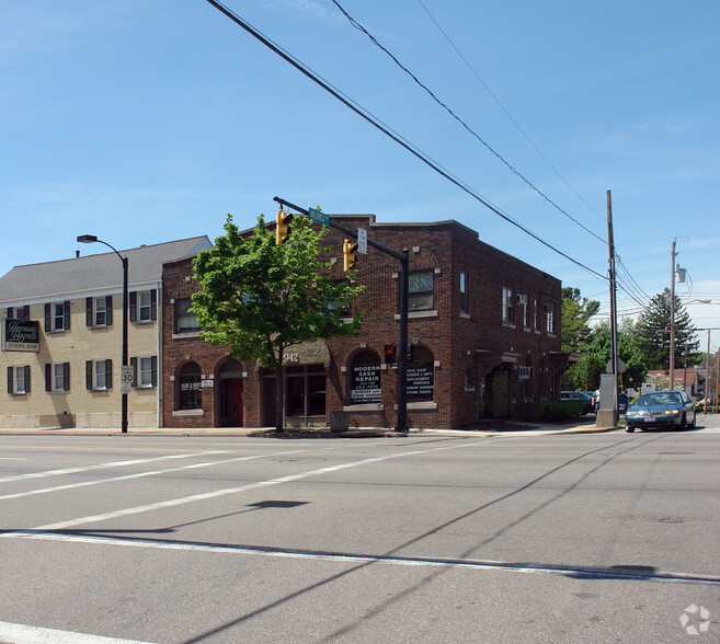 942 N Main St, Akron, OH for lease - Building Photo - Image 1 of 17