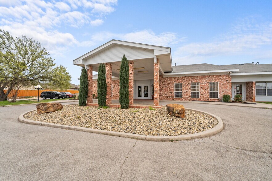 3020 4th, Brownwood, TX 76801