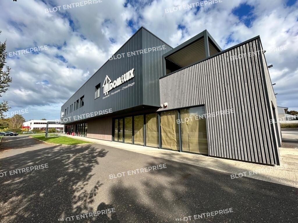 Flex in Corps Nuds for sale Building Photo- Image 1 of 13