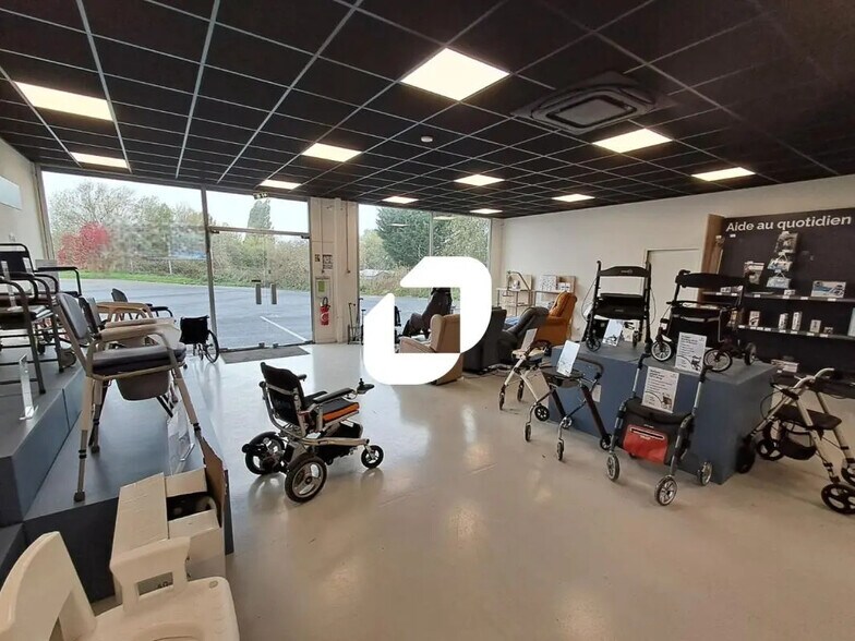 Retail in Roncq for lease - Building Photo - Image 2 of 11