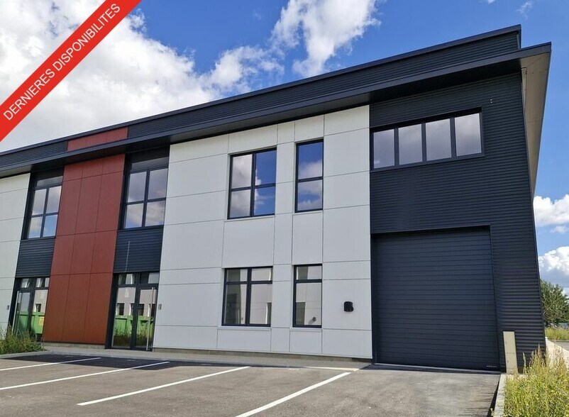 Flex in Lieusaint for sale - Building Photo - Image 2 of 4