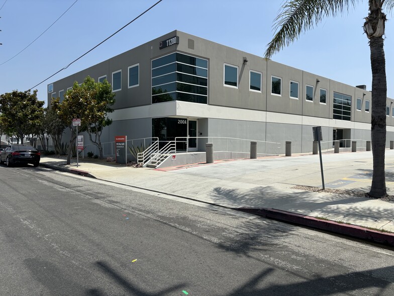 11200 Hindry Ave, Los Angeles, CA for lease - Building Photo - Image 1 of 4