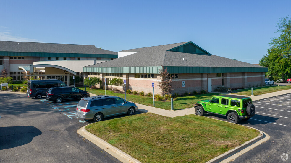 3235-3299 N Wellness Dr, Holland, MI for lease - Building Photo - Image 3 of 21