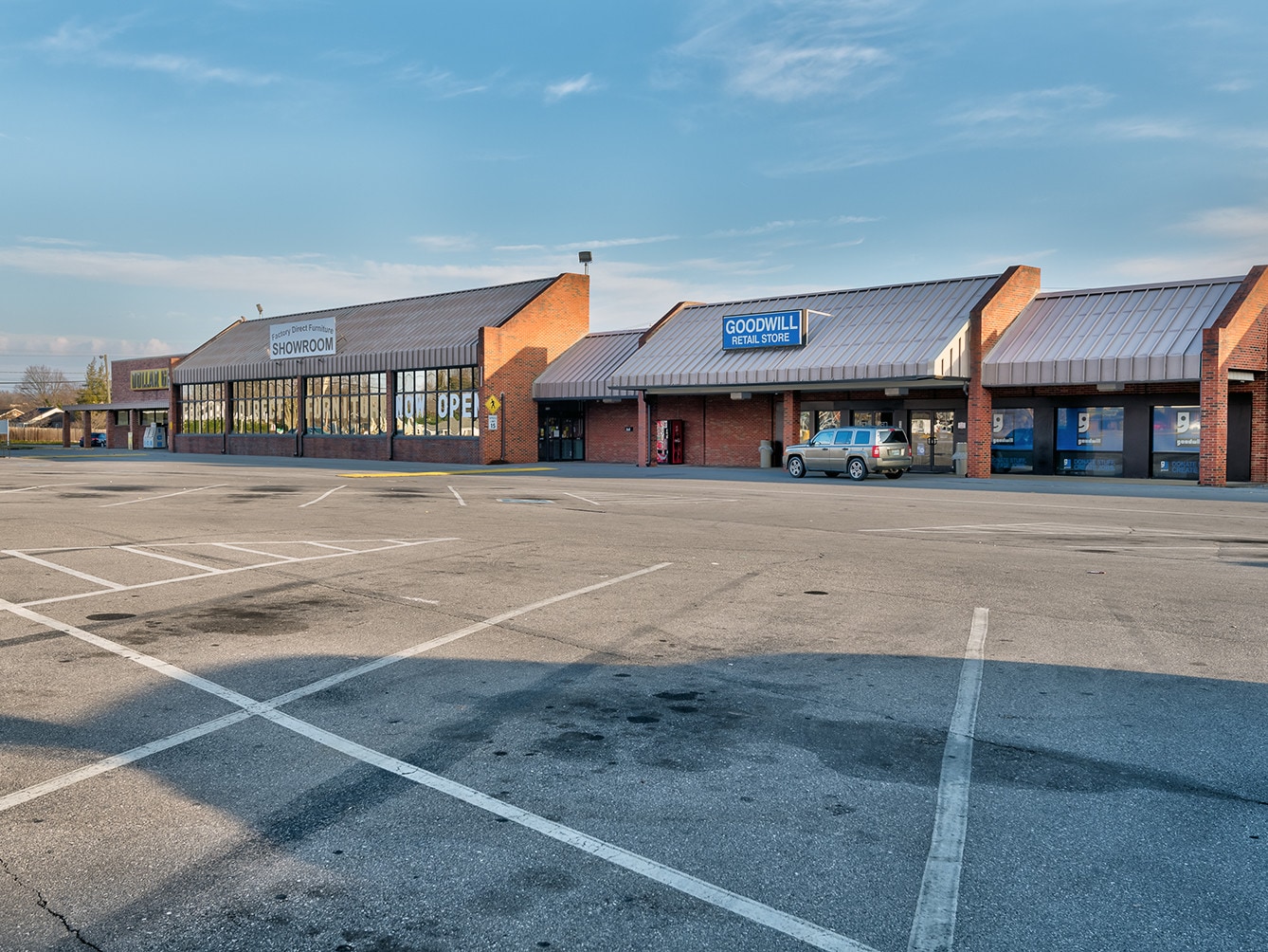 11011197 N Eastman Rd, Kingsport, TN 37664 Green Acres Shopping