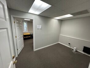 1000 State Route 34, Matawan, NJ for lease Interior Photo- Image 2 of 2