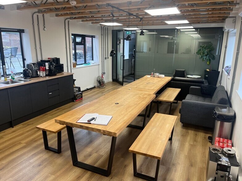 70 Commercial Sq, Leicester for lease - Interior Photo - Image 3 of 10