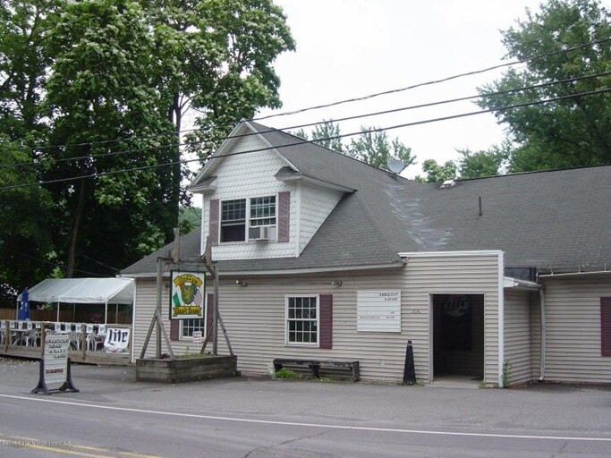 2374 Sullivans Trl, Falls, PA for sale Primary Photo- Image 1 of 1