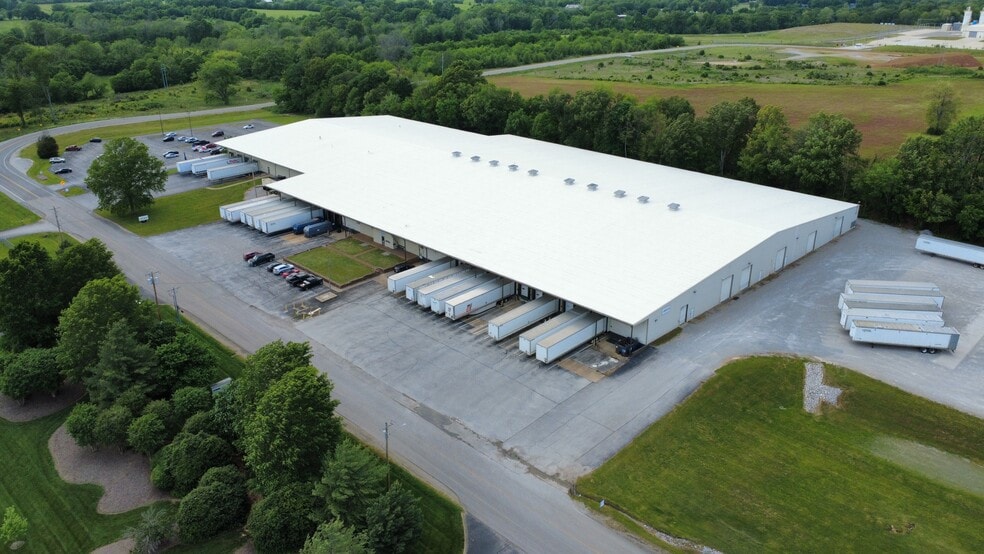 2206 Oakland Pky, Columbia, TN for sale - Building Photo - Image 3 of 6