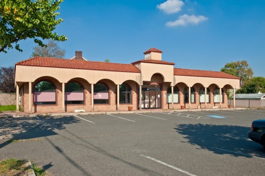 218 Main St, Little Ferry, NJ 07643