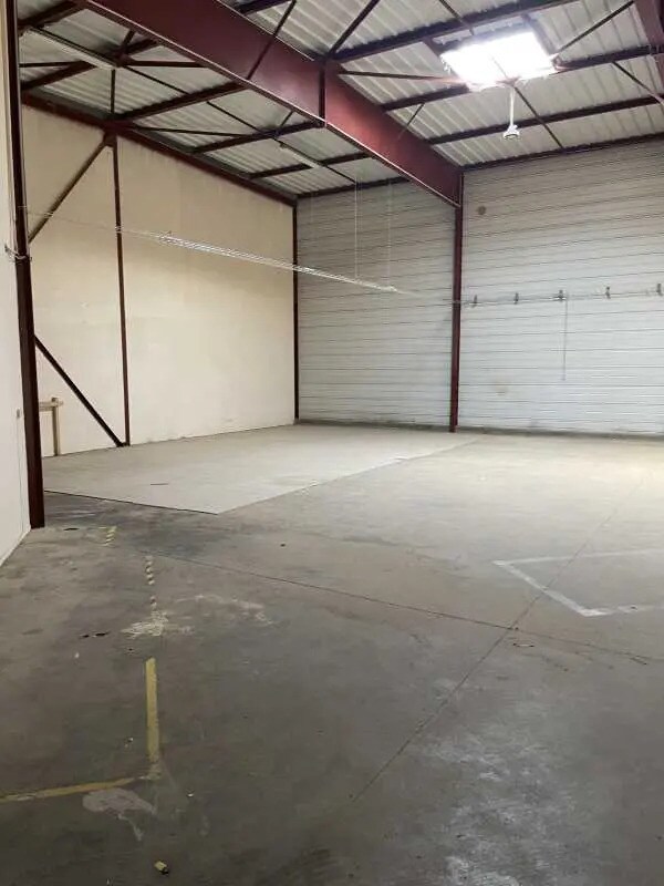 Office in Plailly for lease Interior Photo- Image 1 of 7