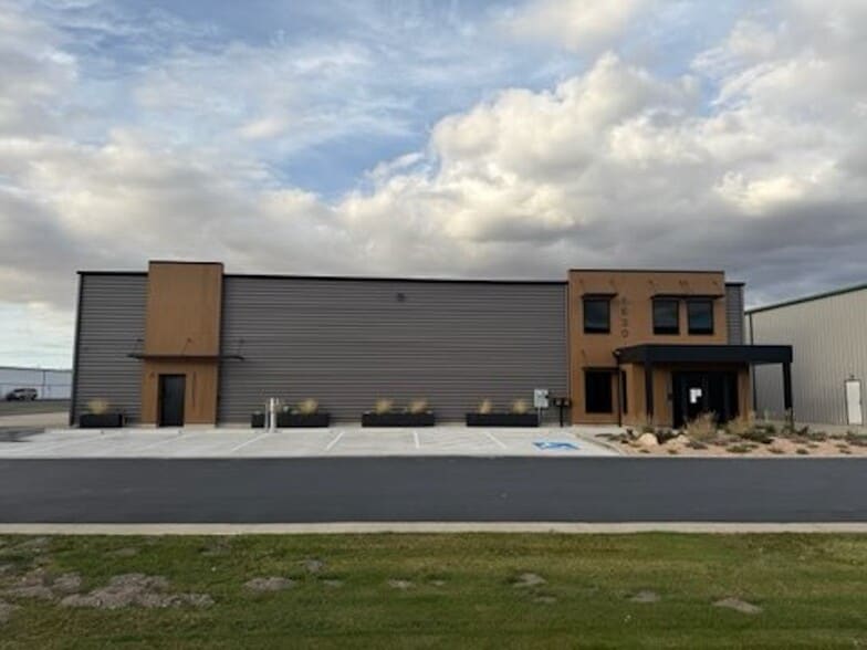 1630 W 2225 S, Woods Cross, UT for lease - Building Photo - Image 1 of 13