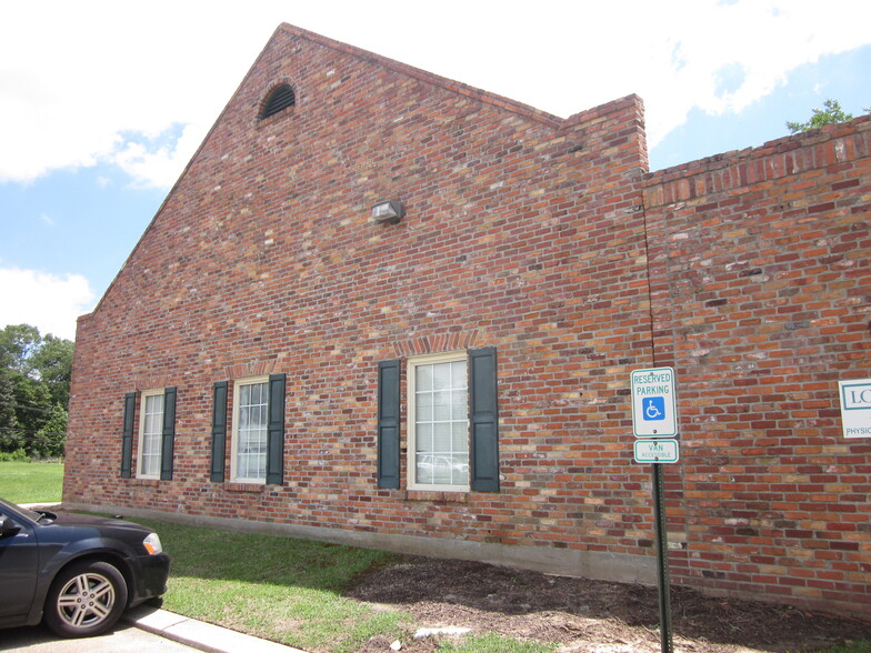 1761-1763 Physicians Park Dr, Baton Rouge, LA for lease - Building Photo - Image 2 of 24