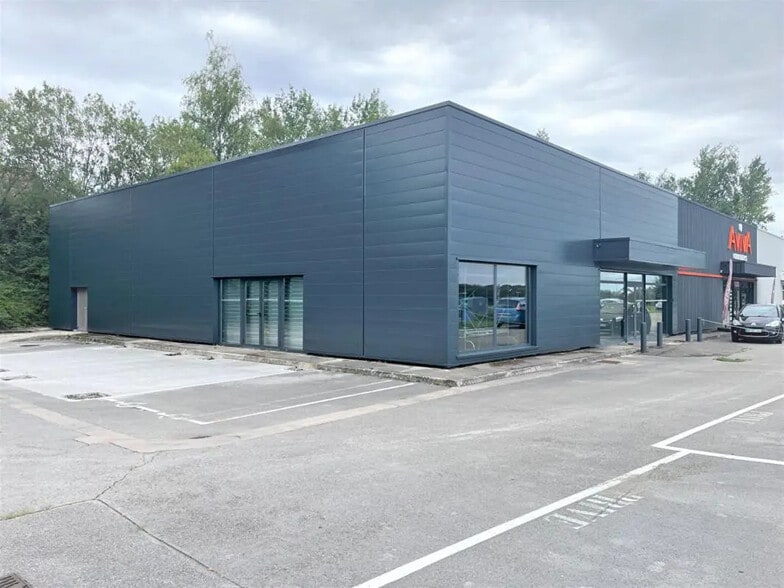 Retail in Besançon for lease - Building Photo - Image 1 of 9