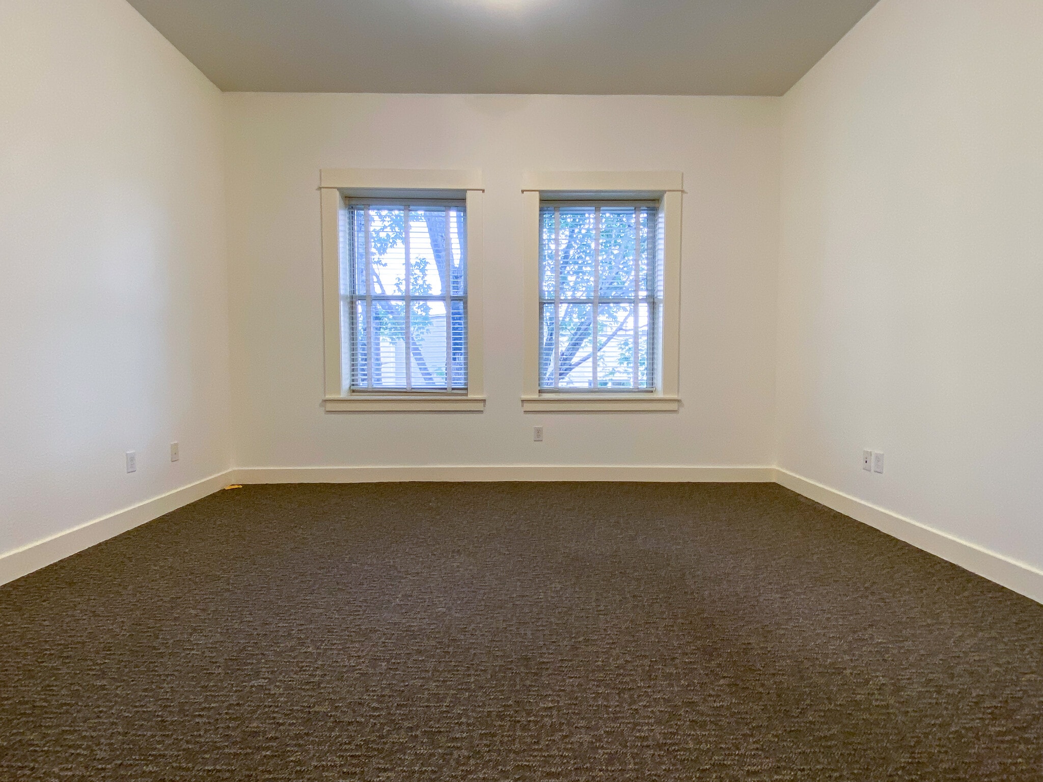 325-333 NE Russell St, Portland, OR for lease Interior Photo- Image 1 of 5