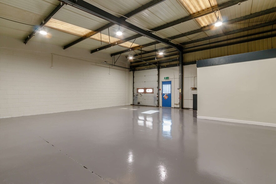 17 Woodgate Way S, Glenrothes for lease - Building Photo - Image 2 of 4