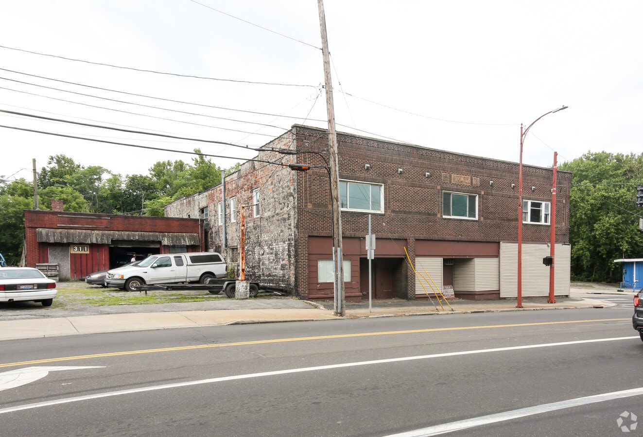 301 Robbins Ave, Niles, OH 44446