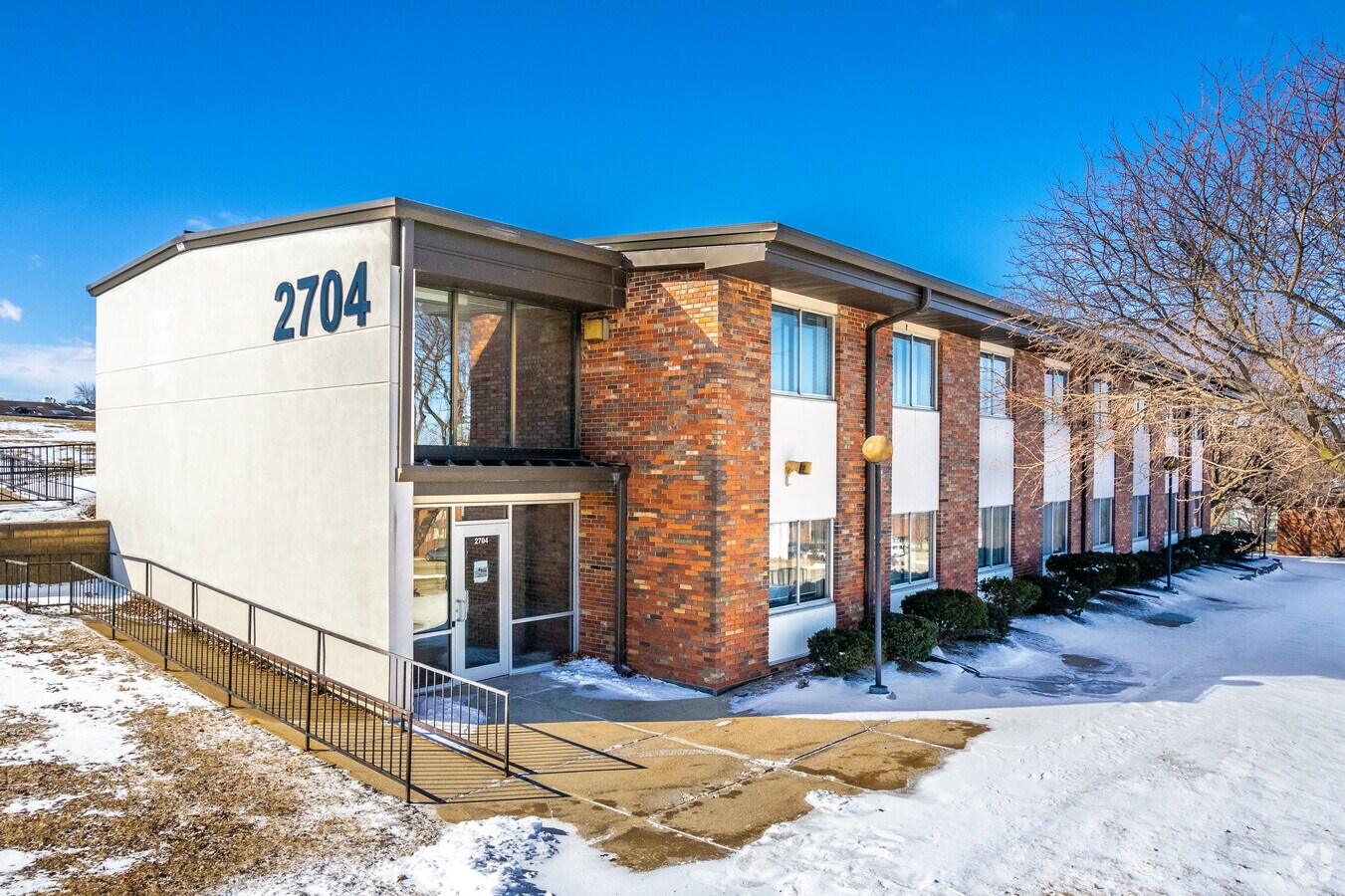 2690 Fleur Dr, Des Moines, IA 50321