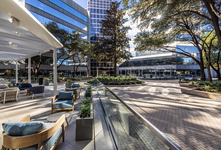 1501-1507 Lyndon B Johnson Fwy, Dallas, TX for lease - Building Photo - Image 3 of 30