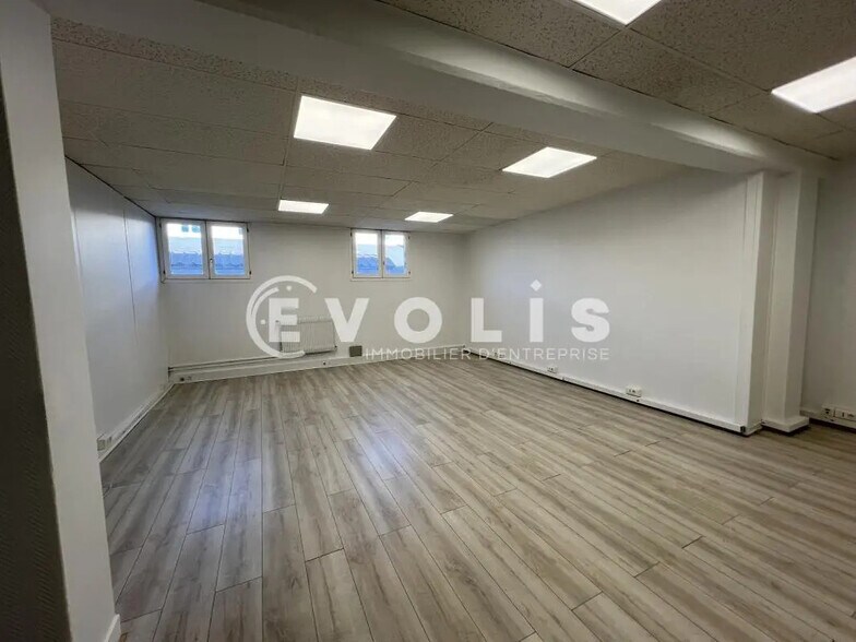 Flex in Neuilly-sur-Marne for lease - Interior Photo - Image 3 of 7