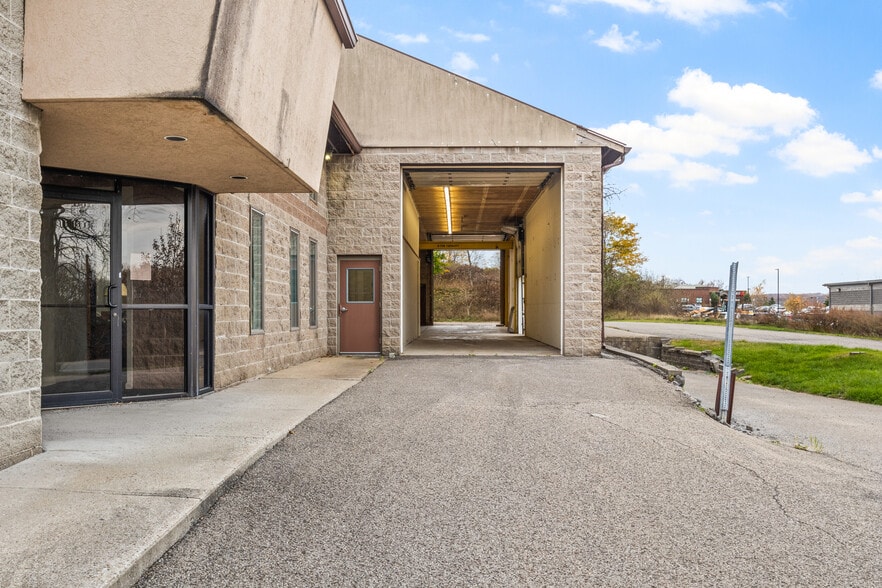 7401 Willowbrook Rd, Victor, NY for sale - Building Photo - Image 1 of 1