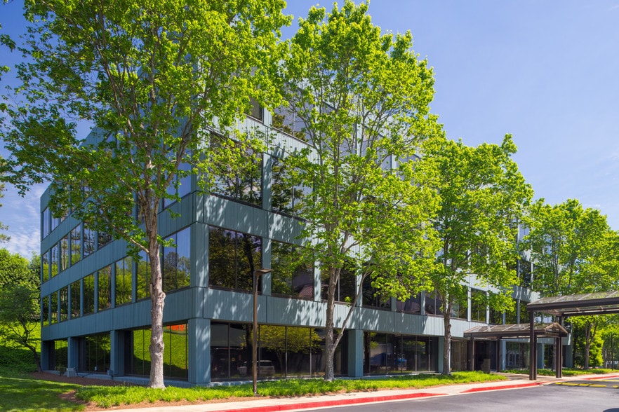 2110 Powers Ferry Rd SE, Atlanta, GA for sale - Building Photo - Image 1 of 1