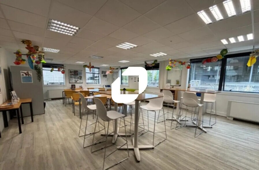 Office in Grenoble for lease - Interior Photo - Image 1 of 6