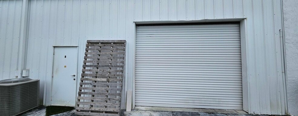 5430 Yahl St, Naples, FL for lease - Building Photo - Image 3 of 9