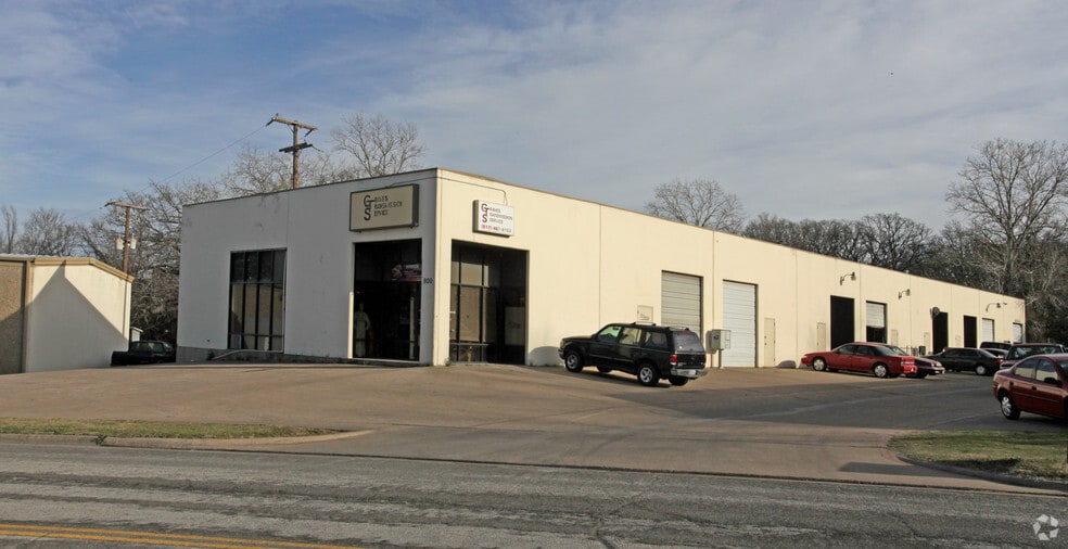 800 Secretary Dr, Arlington, TX for lease - Building Photo - Image 1 of 6