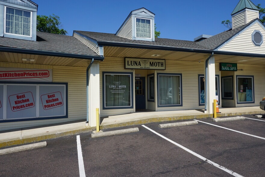 25 W Butler Ave, Chalfont, PA for lease - Building Photo - Image 1 of 4