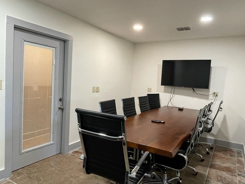 5 Upper Cibolo Creek Rd, Boerne, TX for lease - Interior Photo - Image 3 of 27