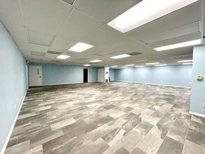 715 E 60th St Ct, Bradenton, FL for lease Interior Photo- Image 2 of 3