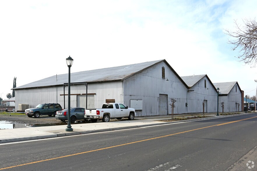 1433 Main St, Escalon, CA 95320