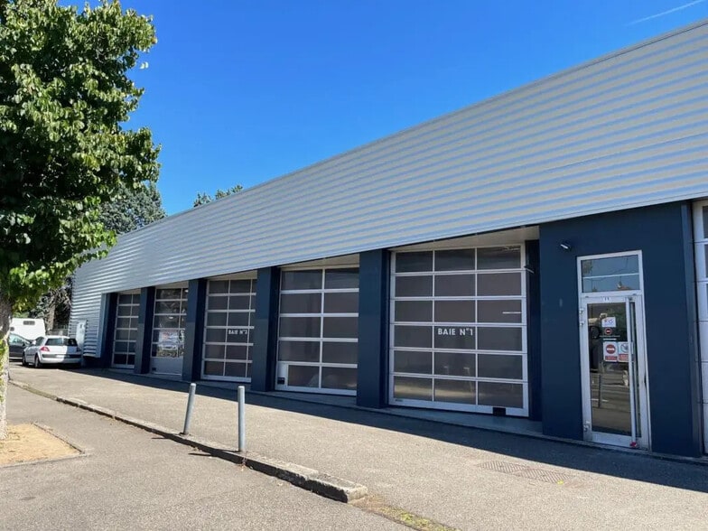 Flex in Vénissieux for lease - Building Photo - Image 1 of 7