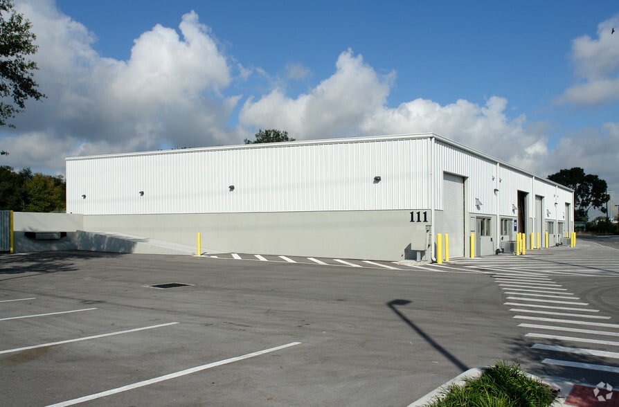 111 W Pineloch Ave, Orlando, FL for lease - Building Photo - Image 2 of 3