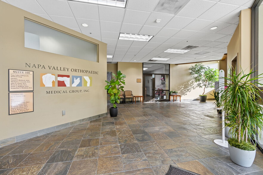 3273 Claremont Way, Napa, CA for lease - Lobby - Image 3 of 3