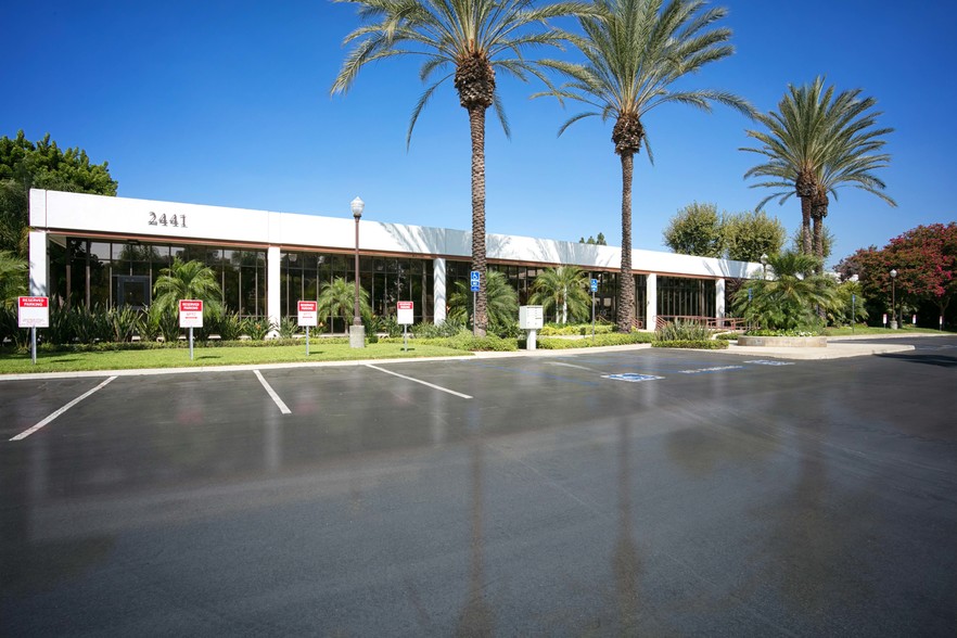 2461-2463 W La Palma Ave, Anaheim, CA for lease - Building Photo - Image 1 of 4