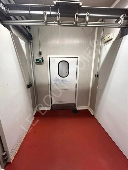 Retail in Romainville for sale - Building Photo - Image 2 of 8