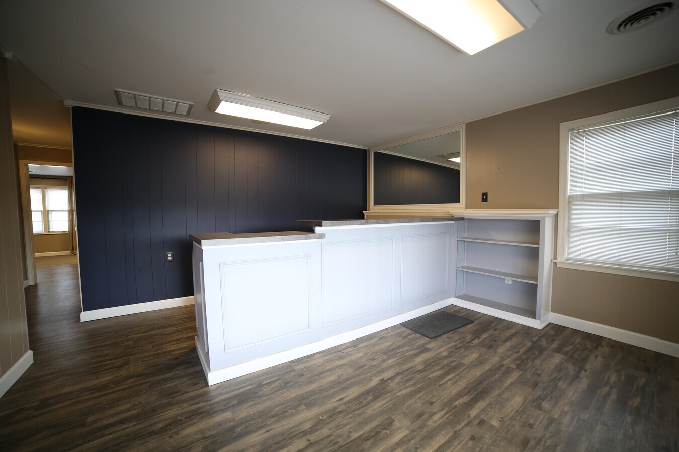 2206 E Oakland Ave, Bloomington, IL 61701