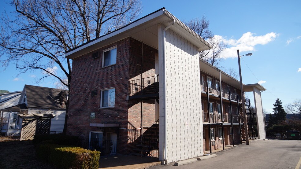 3320 Greenwood Blvd, Saint Louis, MO 63143