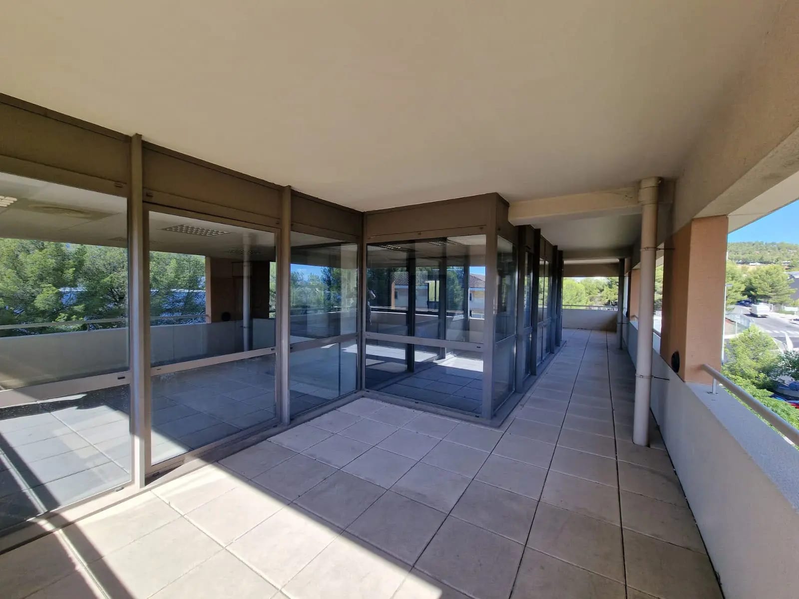 Office in La Ciotat for sale Interior Photo- Image 1 of 6