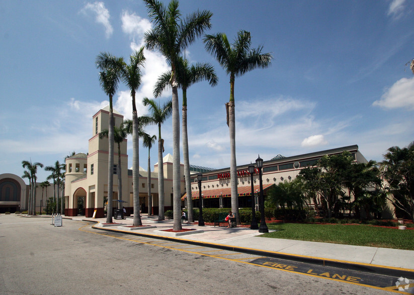 11401 Pines Blvd, Pembroke Pines, FL for sale - Primary Photo - Image 1 of 1