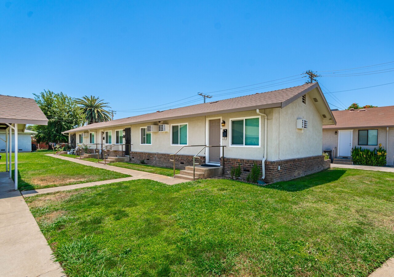 106 5th St, Galt, CA 95632