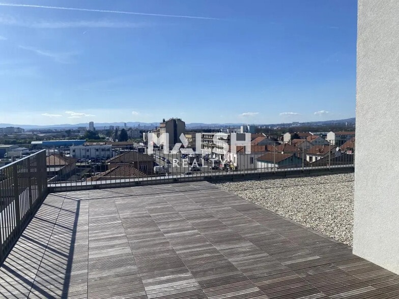 Office in Décines-Charpieu for sale - Building Photo - Image 3 of 6